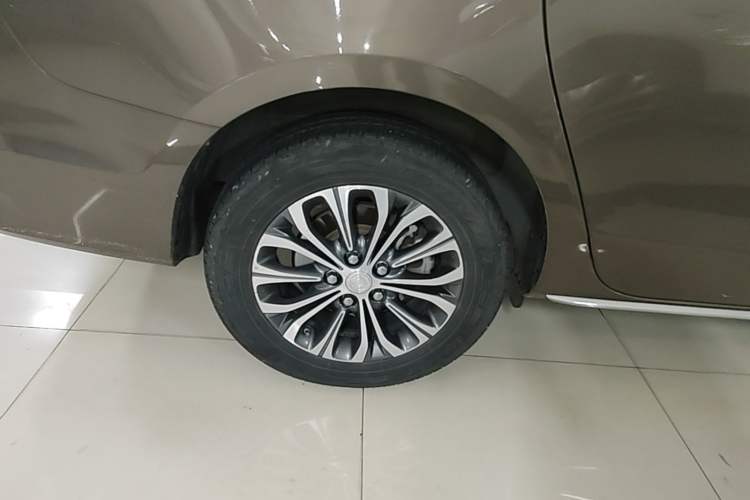 Used Buick GL8 2023 Land Executive Class Smart Enjoyment Model Right Rear Wheel Hub