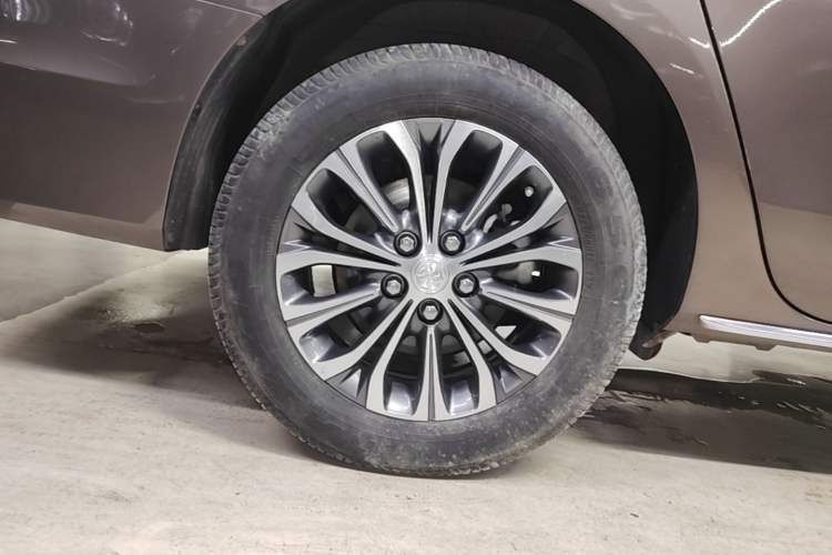 Used Buick GL8 2023 Land Executive Class Comfort Model Right Rear Wheel Hub