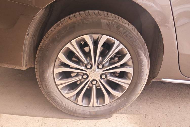 Used Buick GL8 2023 Land Executive Class 652T Luxury Model Right Rear Wheel Hub