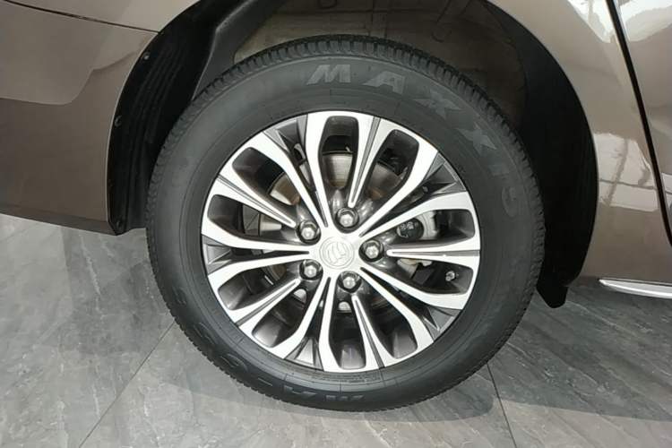 Used Buick GL8 2023 Land Executive Class Smart Enjoyment Model Right Rear Wheel Hub