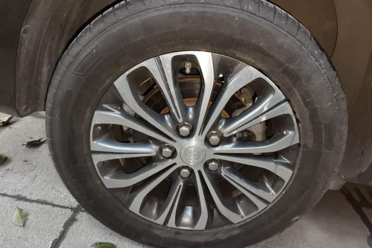 Used Buick GL8 2023 Land Executive Class Comfort Model Right Rear Wheel Hub