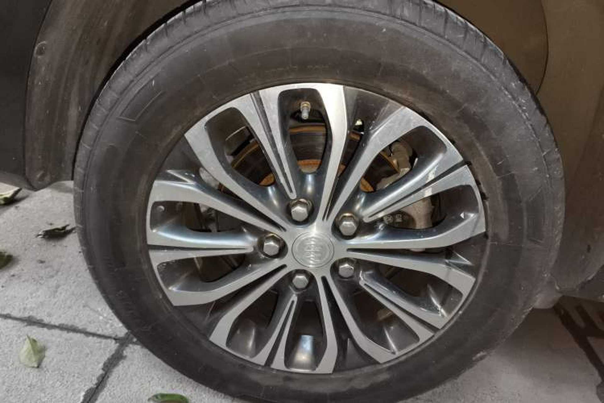 Used Buick GL8 2023 Land Executive Class Comfort Model Right Rear Wheel Hub