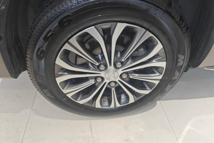 Used Buick GL8 2023 Land Executive Class Comfort Model Right Rear Wheel Hub