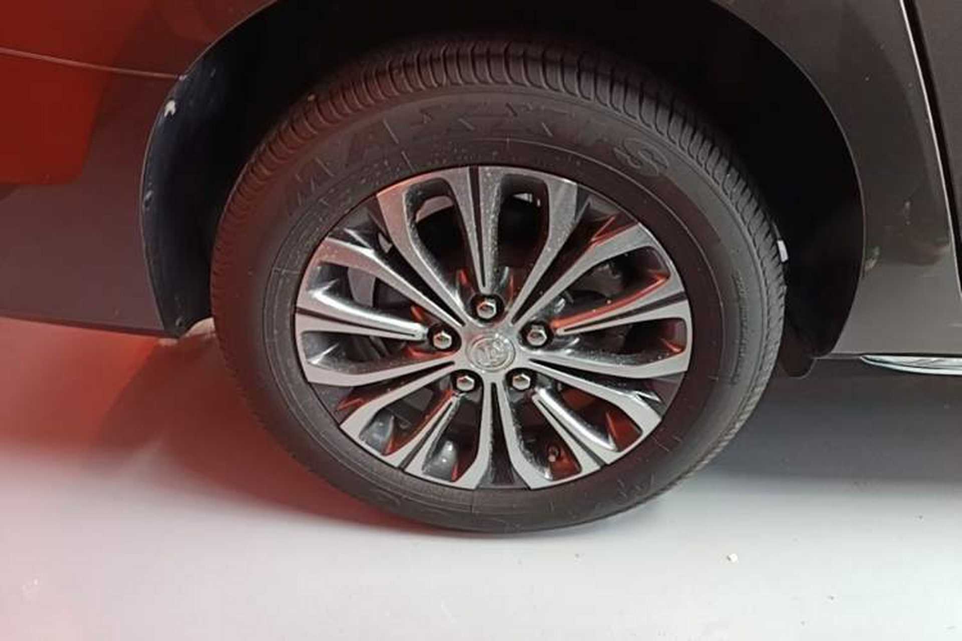 Used Buick GL8 2023 Facelifted Land Cruiser Executive Luxury Version Right Rear Wheel Hub