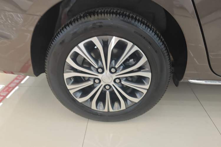Used Buick GL8 2023 Land Executive Class Smart Enjoyment Model Right Rear Wheel Hub