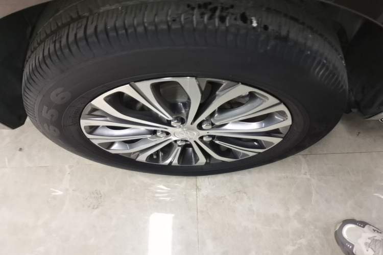 Used Buick GL8 2023 Land Executive Class Smart Enjoyment Model Right Rear Wheel Hub