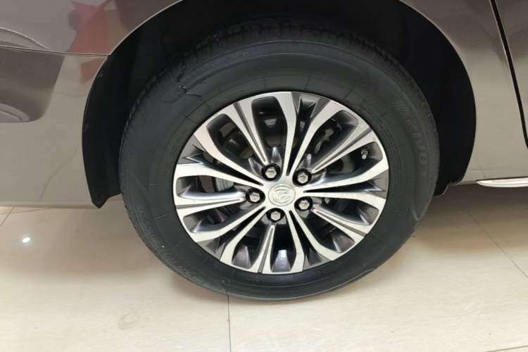 Used Buick GL8 2023 Land Executive Class 652T Luxury Model Right Rear Wheel Hub