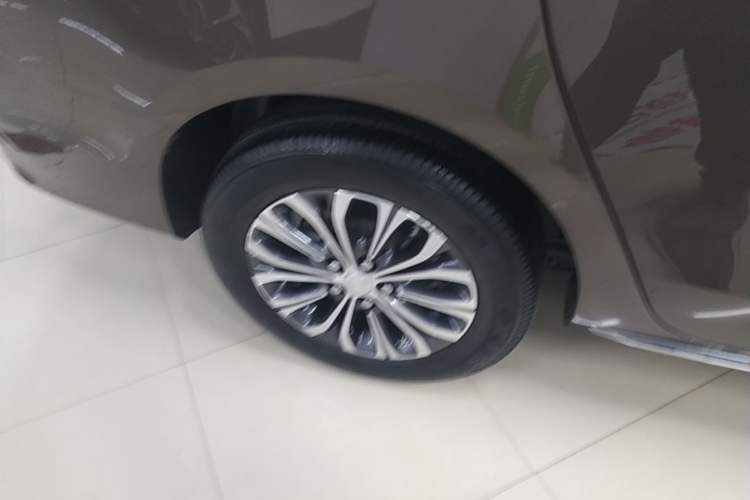 Used Buick GL8 2023 Land Executive Class Smart Enjoyment Model Right Rear Wheel Hub