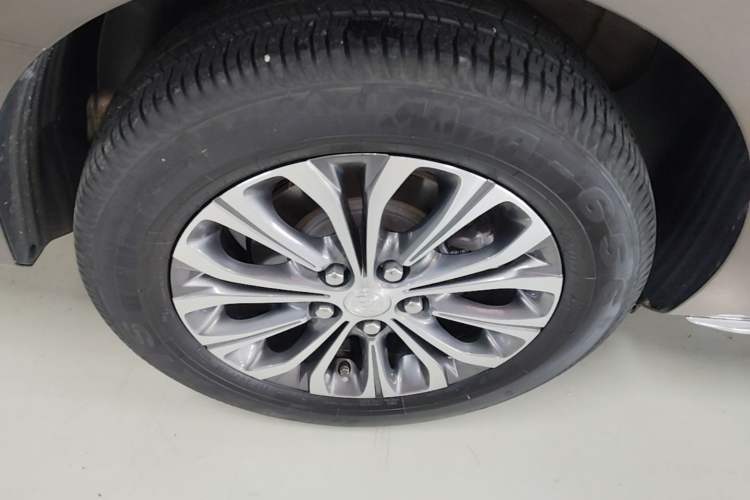 Used Buick GL8 2023 Land Business Class Smart Deluxe Model Right Rear Wheel Hub