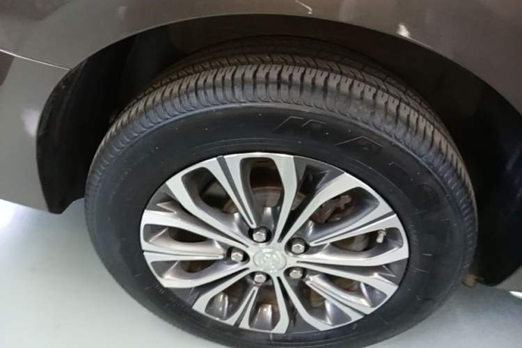 Used Buick GL8 2023 Facelifted Land Cruiser Executive Luxury Version Right Rear Wheel Hub
