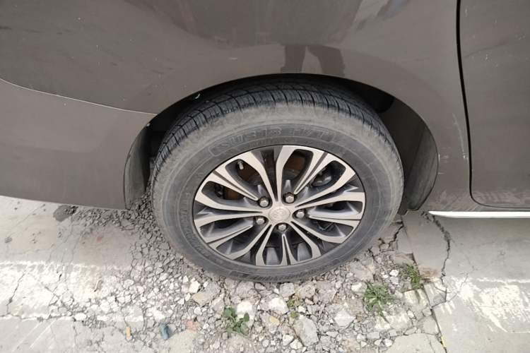 Used Buick GL8 2023 Land Executive Class Comfort Model Right Rear Wheel Hub