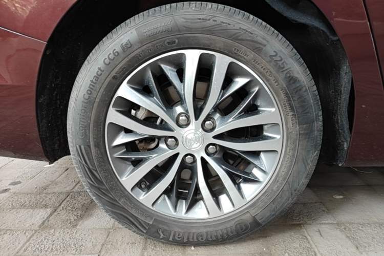 Used Buick GL8 2023 ES Lu Zun Comfort Model Right Rear Wheel Hub