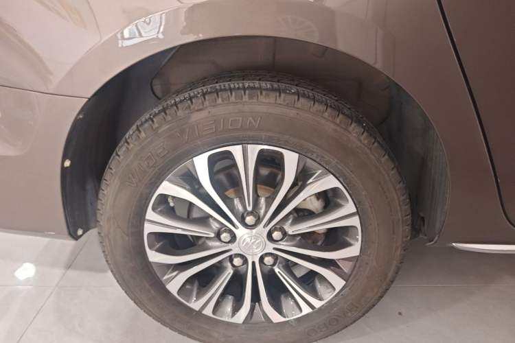 Used Buick GL8 2023 Land Executive Class 652T Luxury Model Right Rear Wheel Hub