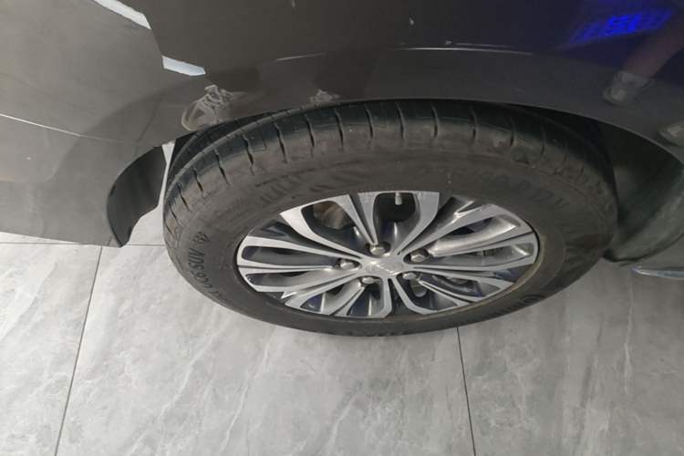 Used Buick GL8 2023 Land Executive Class Smart Enjoyment Model Right Rear Wheel Hub