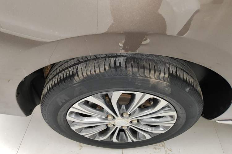 Used Buick GL8 2023 Land Executive Class Comfort Model Right Rear Wheel Hub