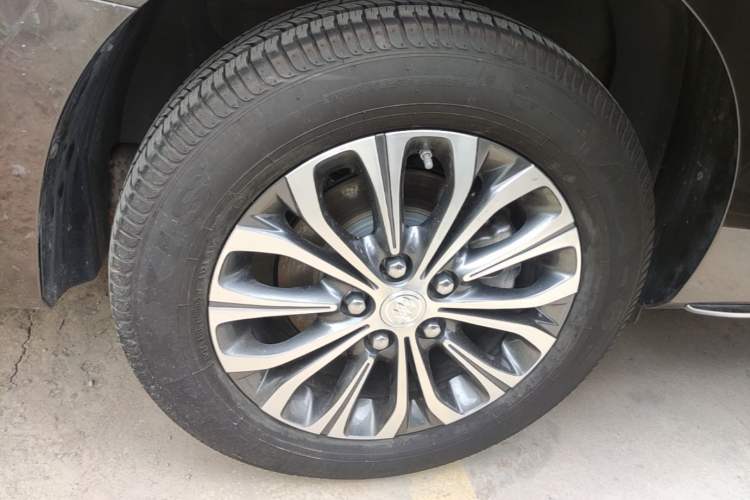Used Buick GL8 2023 Land Executive Class Comfort Model Right Rear Wheel Hub