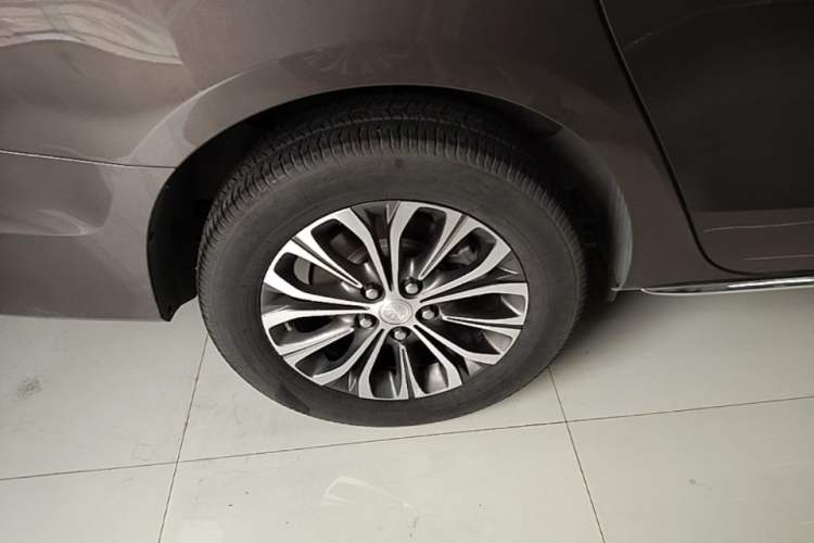 Used Buick GL8 2023 Land Executive Class Smart Enjoyment Model Right Rear Wheel Hub