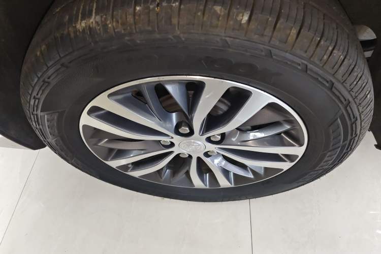 Used Buick GL8 2023 ES Lu Zun Deluxe Model Right Rear Wheel Hub