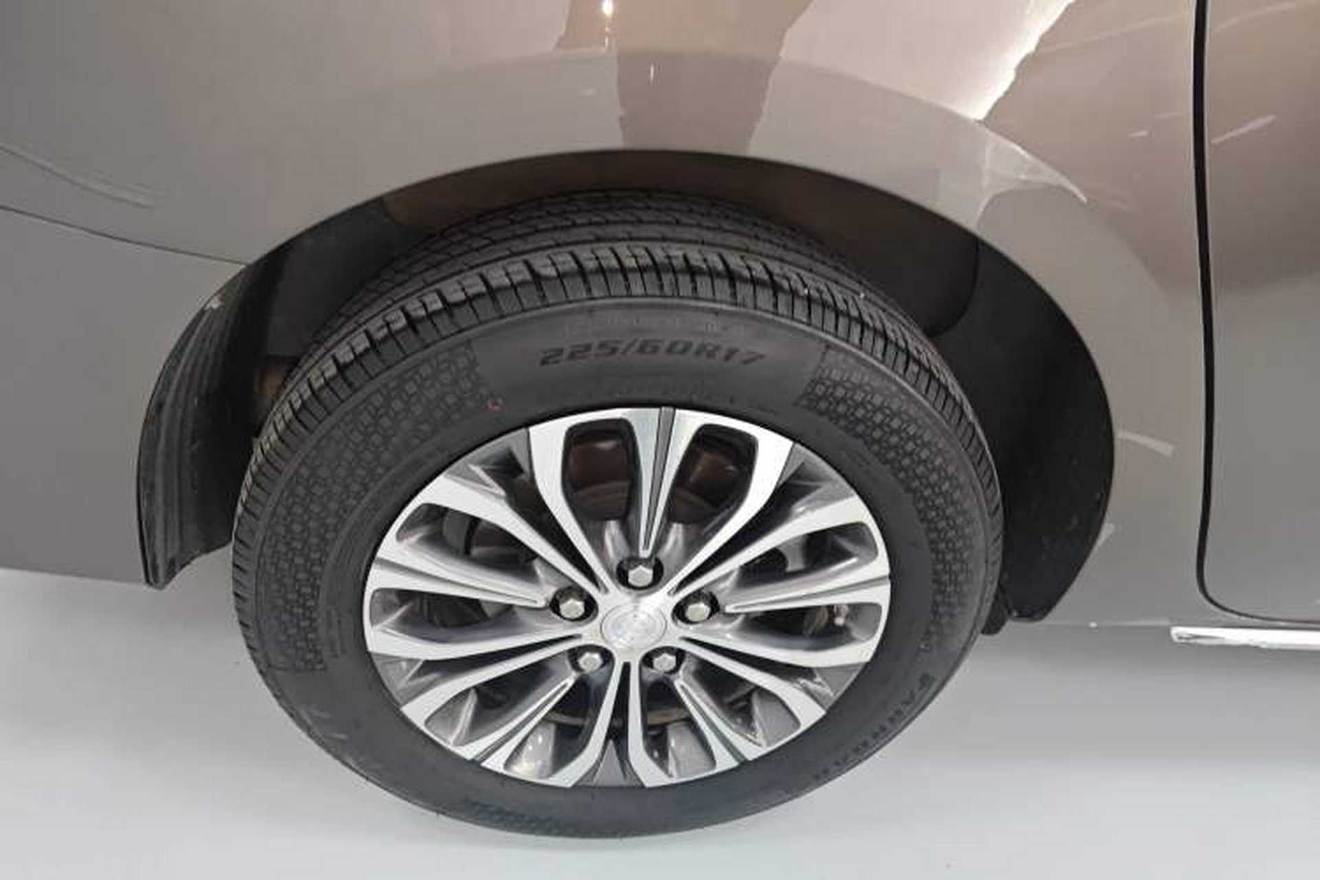 Used Buick GL8 2023 Facelifted Land Cruiser Executive Luxury Version Right Rear Wheel Hub