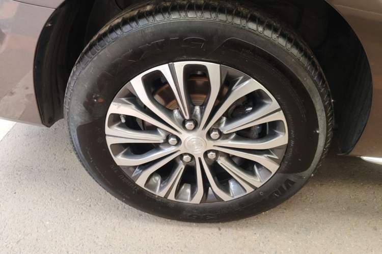 Used Buick GL8 2023 Land Executive Class Comfort Model Right Rear Wheel Hub