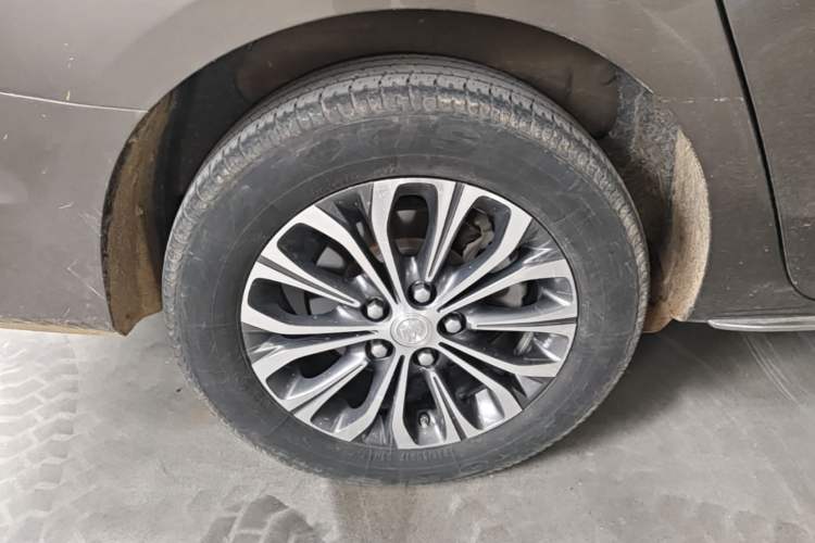 Used Buick GL8 2023 Land Executive Class Smart Enjoyment Model Right Rear Wheel Hub
