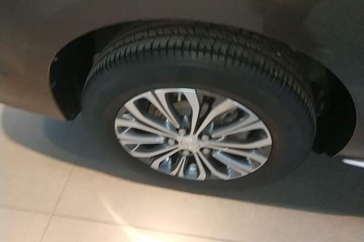 Used Buick GL8 2023 Land Executive Class Comfort Model Right Rear Wheel Hub