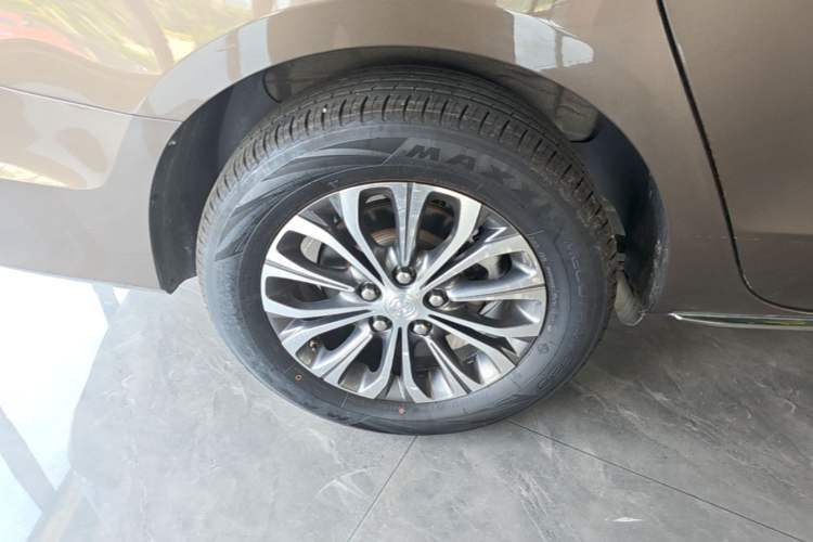 Used Buick GL8 2023 Land Executive Class Smart Enjoyment Model Right Rear Wheel Hub