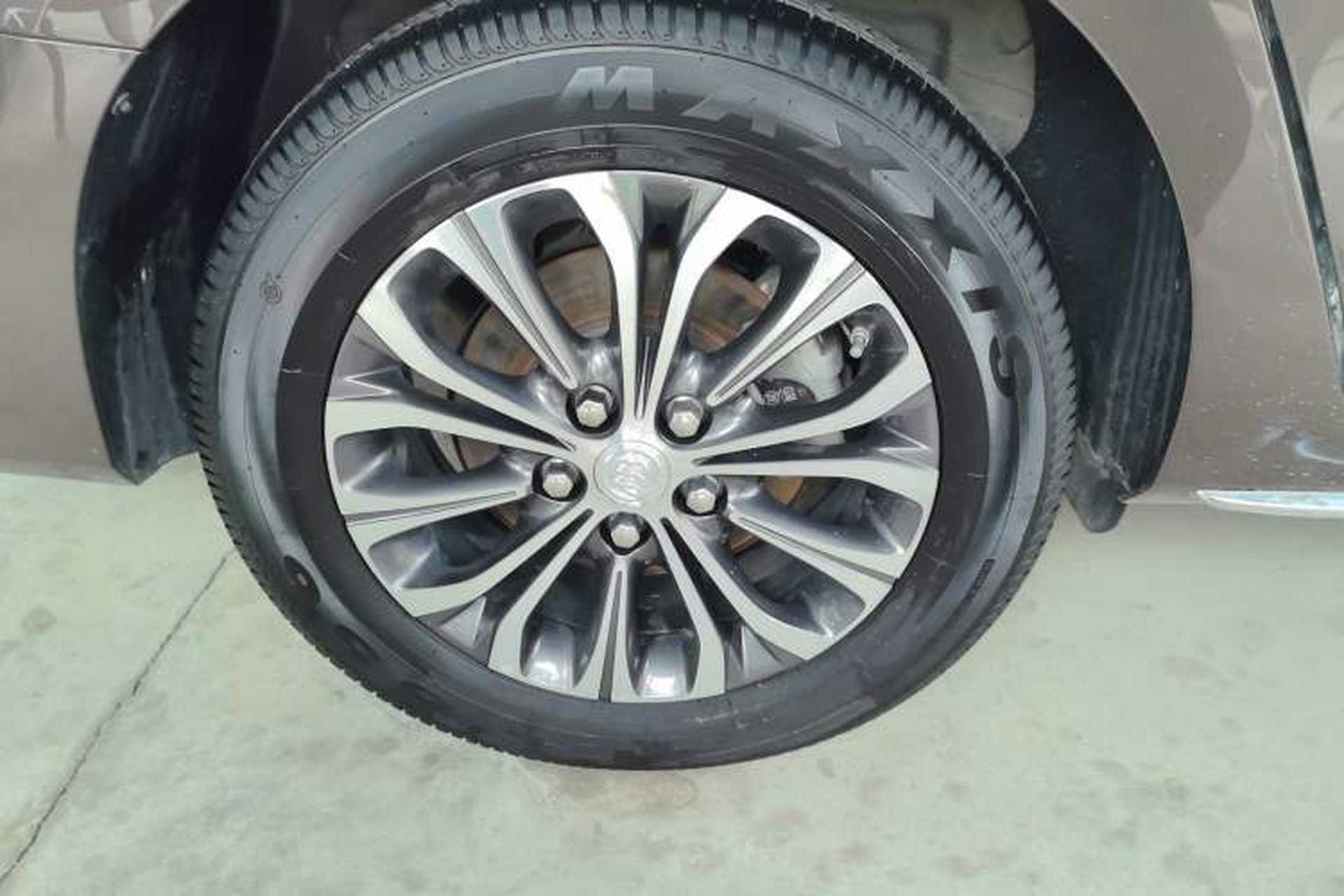 Used Buick GL8 2023 Facelifted Land Cruiser Executive Luxury Version Right Rear Wheel Hub