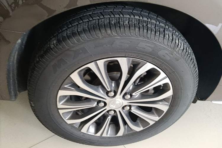 Used Buick GL8 2023 Land Executive Class Comfort Model Right Rear Wheel Hub