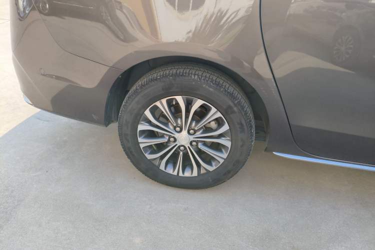 Used Buick GL8 2023 Land Executive Class Deluxe Model Right Rear Wheel Hub