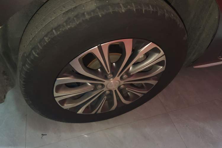 Used Buick GL8 2023 Facelifted Land Cruiser Executive Luxury Version Right Rear Wheel Hub