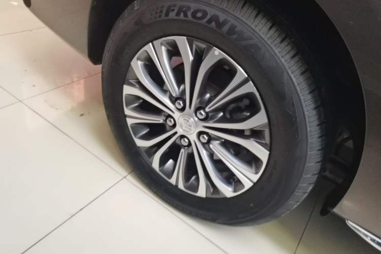Used Buick GL8 2023 Land Executive Class Comfort Model Right Rear Wheel Hub