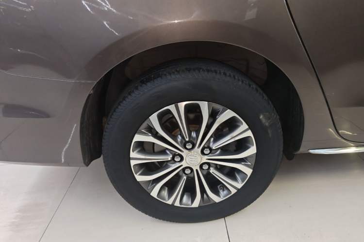Used Buick GL8 2023 Land Executive Class Deluxe Model Right Rear Wheel Hub