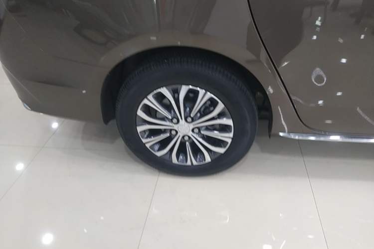 Used Buick GL8 2023 Land Executive Class Smart Enjoyment Model Right Rear Wheel Hub