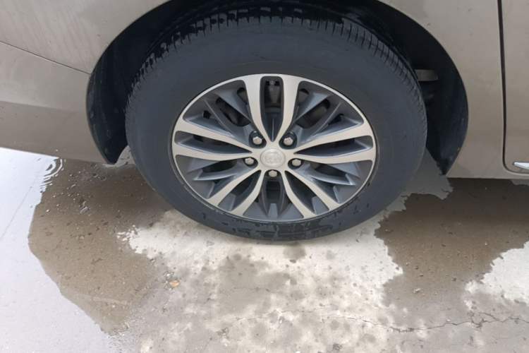 Used Buick GL8 2023 ES Lu Zun Deluxe Model Right Rear Wheel Hub