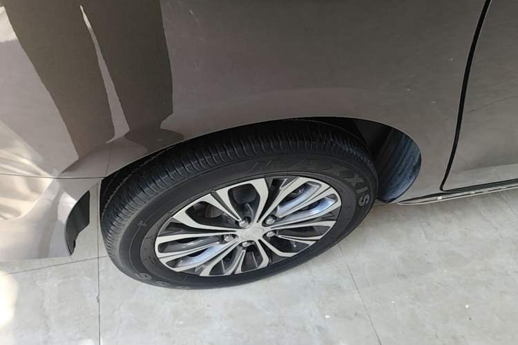 Used Buick GL8 2023 Land Executive Class Smart Enjoyment Model Right Rear Wheel Hub