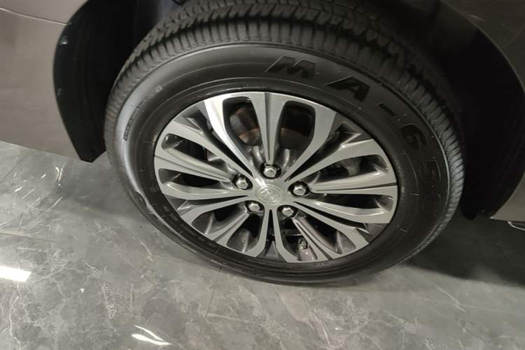 Used Buick GL8 2023 Land Executive Class Smart Enjoyment Model Right Rear Wheel Hub