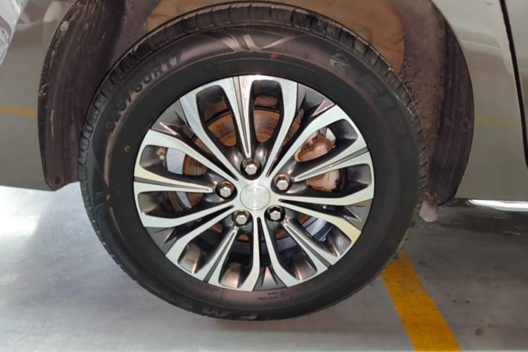 Used Buick GL8 2023 Land Executive Class Comfort Model Right Rear Wheel Hub