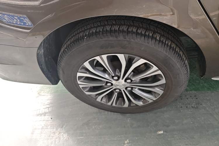 Used Buick GL8 2023 Land Executive Class 652T Luxury Model Right Rear Wheel Hub