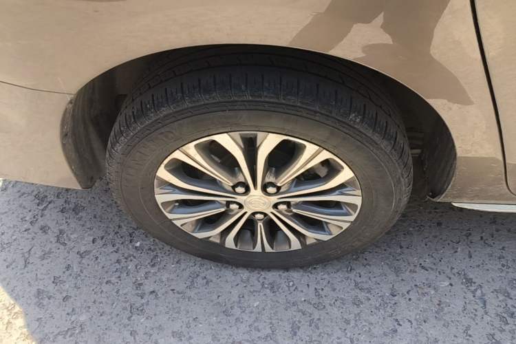 Used Buick GL8 2023 Land Executive Class Smart Enjoyment Model Right Rear Wheel Hub