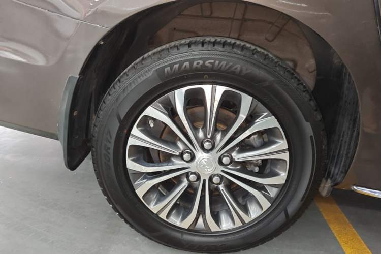 Used Buick GL8 2023 Land Executive Class Comfort Model Right Rear Wheel Hub