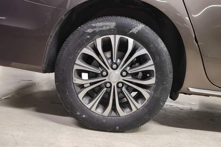 Used Buick GL8 2023 Land Executive Class Deluxe Model Right Rear Wheel Hub