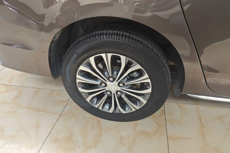 Used Buick GL8 2023 Land Executive Class Comfort Model Right Rear Wheel Hub