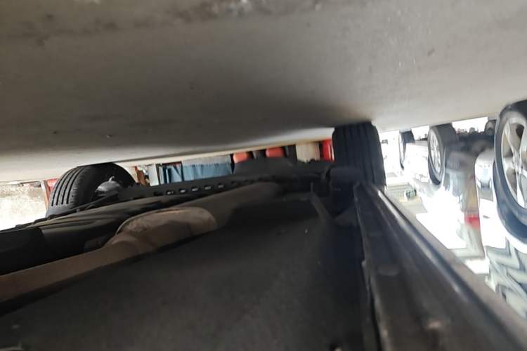Used Buick GL8 2023 Facelifted Land Cruiser Executive Luxury Version Right Side Sill