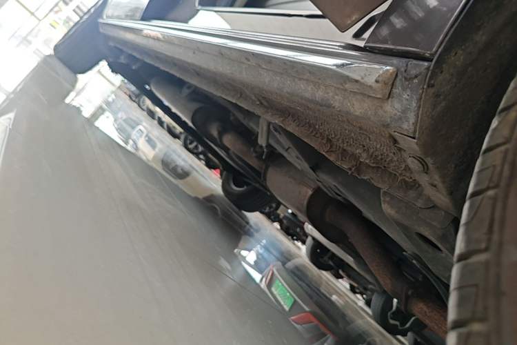 Used Buick GL8 2023 Land Executive Class Comfort Model Right Side Sill