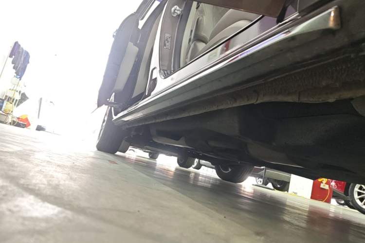Used Buick GL8 2023 Land Executive Class Comfort Model Right Side Sill