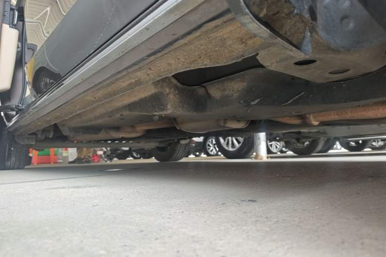 Used Buick GL8 2023 Facelifted Land Cruiser Executive Luxury Version Right Side Sill