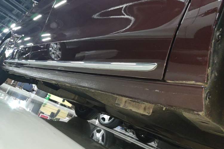 Used Buick GL8 2023 ES Lu Zun Deluxe Model Right Side Sill
