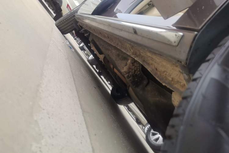 Used Buick GL8 2023 Facelifted Land Cruiser Executive Luxury Version Right Side Sill