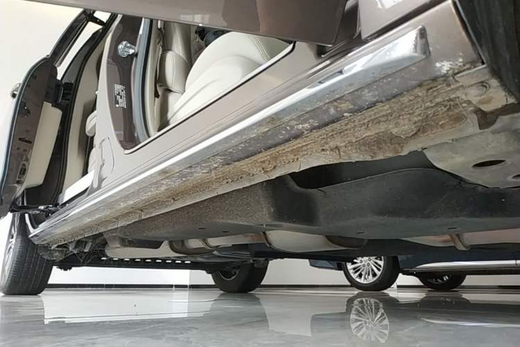 Used Buick GL8 2023 Land Executive Class Smart Enjoyment Model Right Side Sill